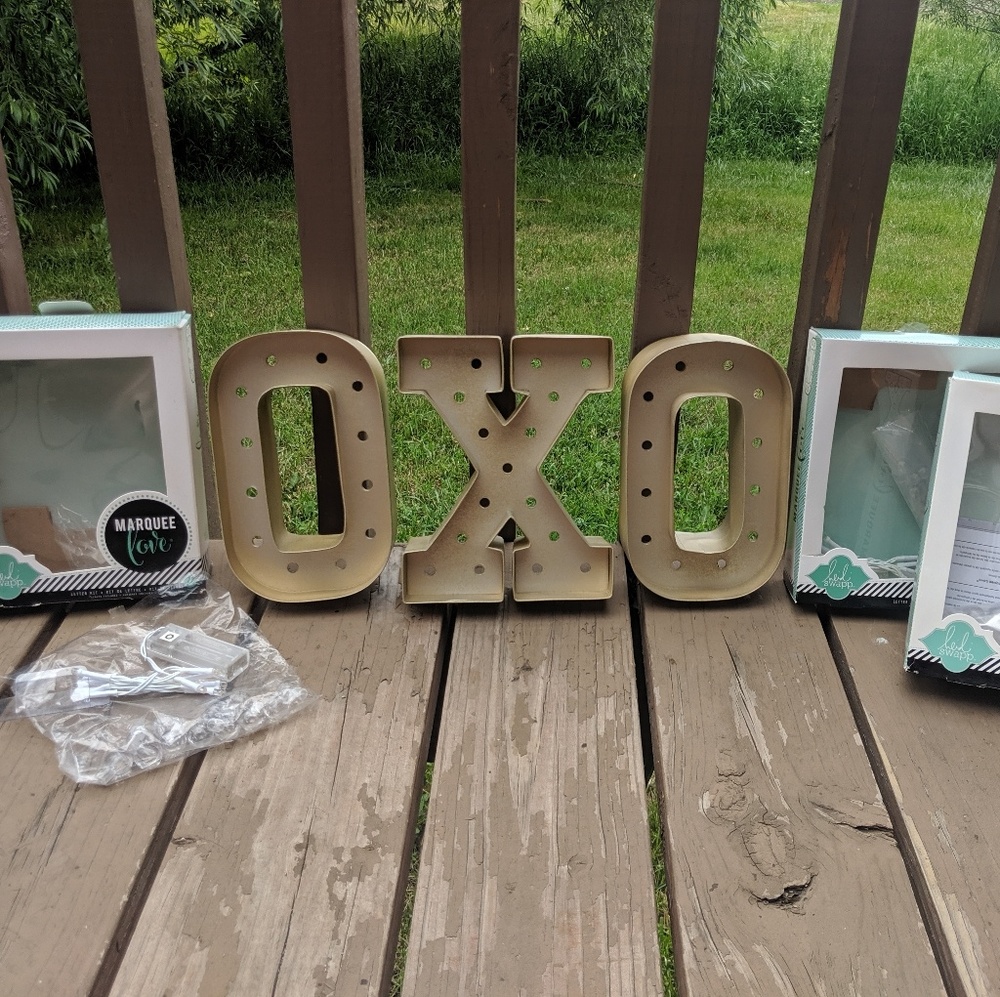 NWOT gold marquee light up OXO letters